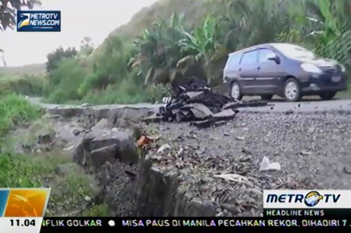 Jalan Lintas Sumatra yang Menghubungkan Padang Lawas Utara Amblas