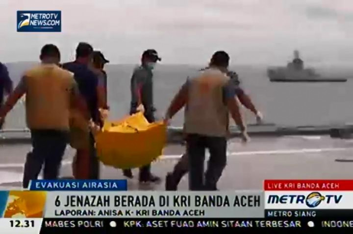 Kronologi Pengangkatan 6 Jenazah AirAsia QZ8501 di KRI Banda Aceh