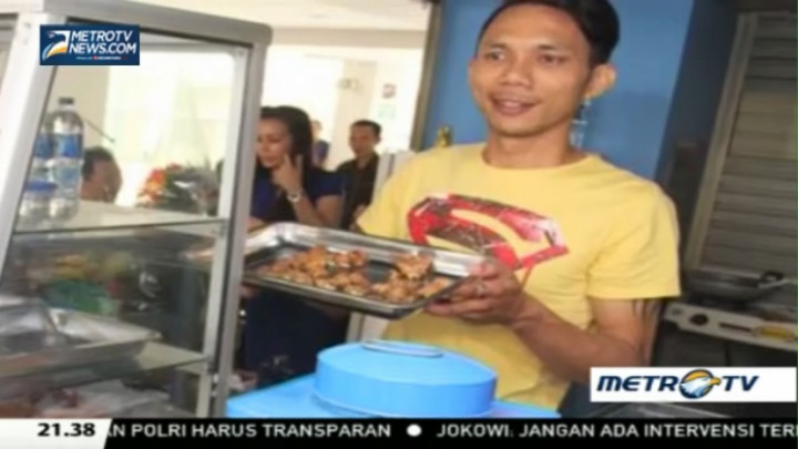 Mendadak Tenar, Norman Kamaru