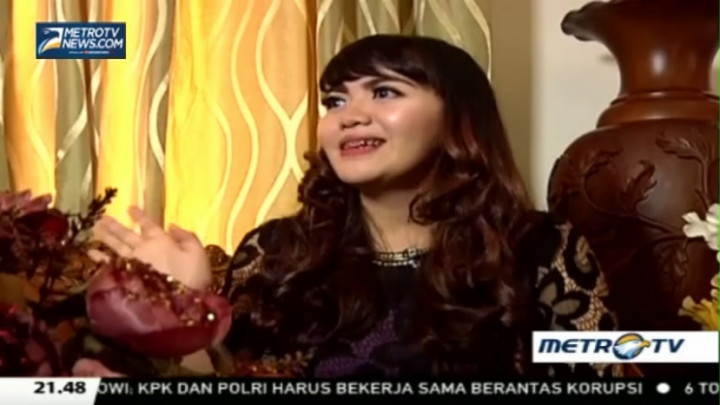 Mendadak Tenar, Ria Amelia