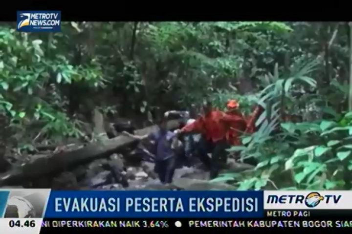 Tim SAR Evakuasi 6 Mahasiswa yang Tersesat Saat Ekspedisi