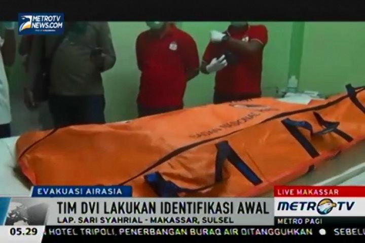 Dua Jenazah yang  Diduga Korban QZ8501 Ditemukan di Perairan Majene