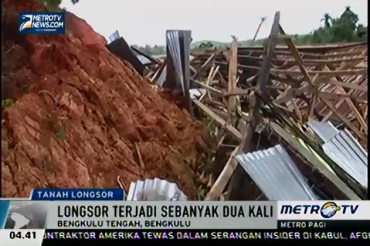 Sebuah Sekolah Hancur Diterjang Longsor