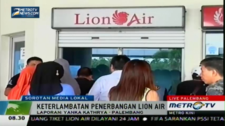 Penumpang Serbu Loket Lion Air di Bandara Sultan Mahmud Badaruddin II