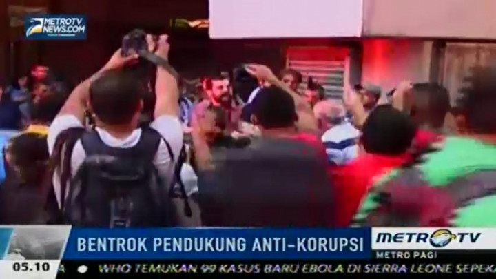 Pendukung Partai Pemerintah Bentrok dengan Pengunjuk Rasa