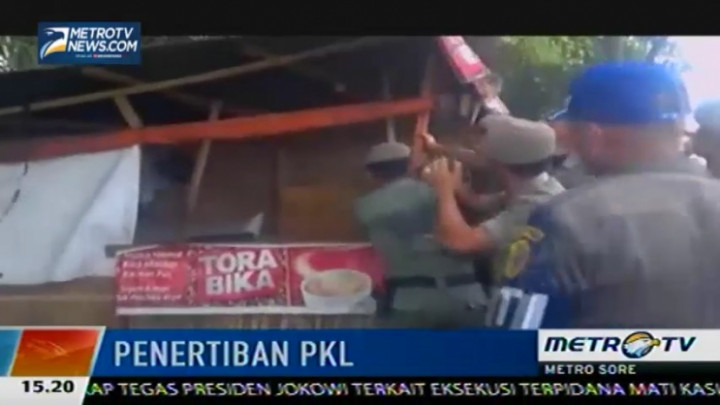Penertiban PKL di Cibinong Berlangsung Ricuh