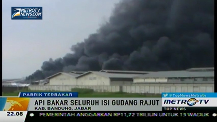 Sebuah Pabrik Tekstil di Bandung Terbakar