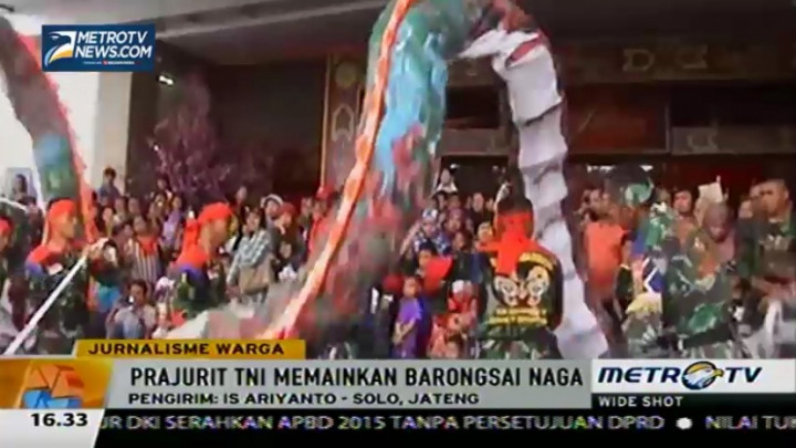 Aksi Prajurit TNI Mainkan Barongsai