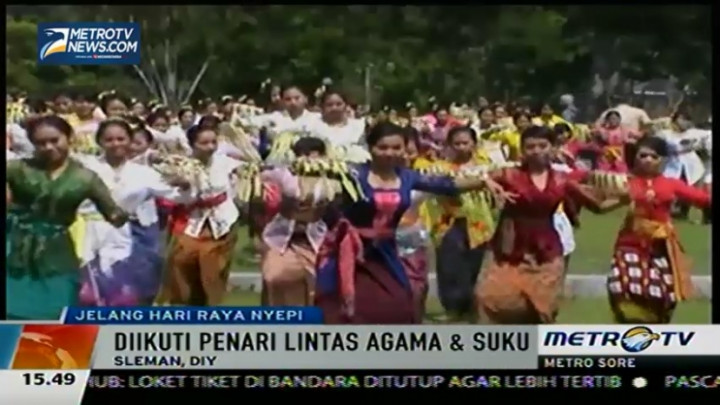 Sambut Nyepi, 200 Wanita Menari di Candi Prambanan 