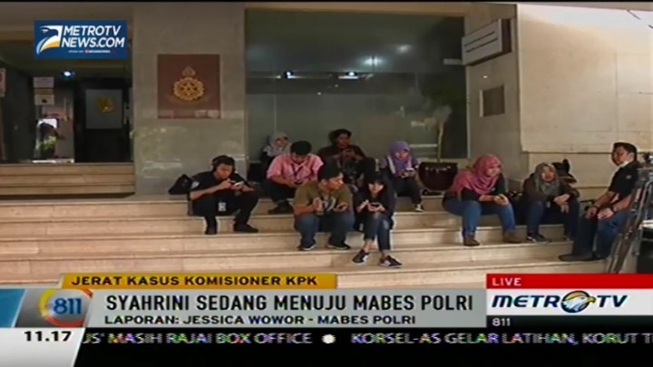 Hotman Paris Dampingi Syahrini Jalani Pemeriksaan