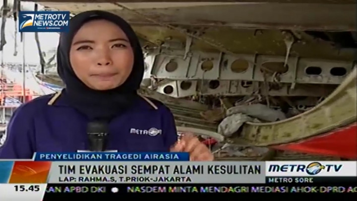 Basarnas Serahkan 9 Ton Serpihan QZ8501 ke KNKT 