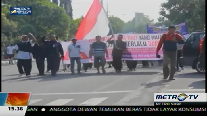 Ratusan Pengguna KA Ekonomi Tolak Kenaikan Tarif 500%