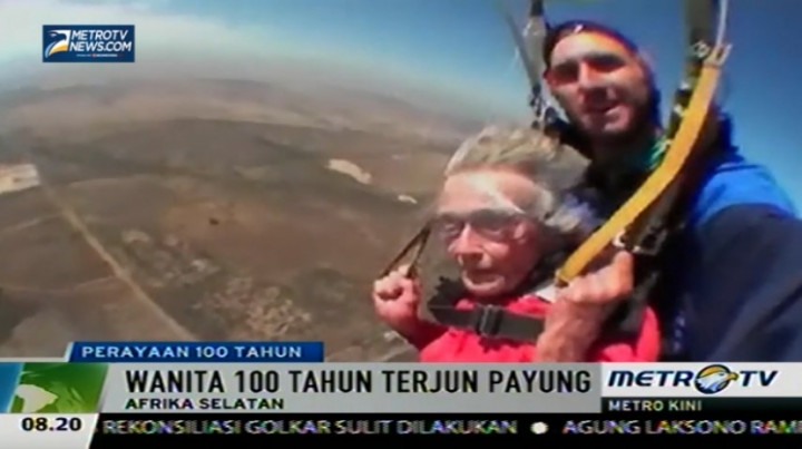 Nenek Ini Rayakan Ultah ke-100 dengan Terjun Payung