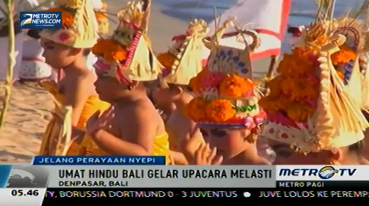 Jelang Nyepi, Ratusan Umat Hindu Gelar Upacara Melasti