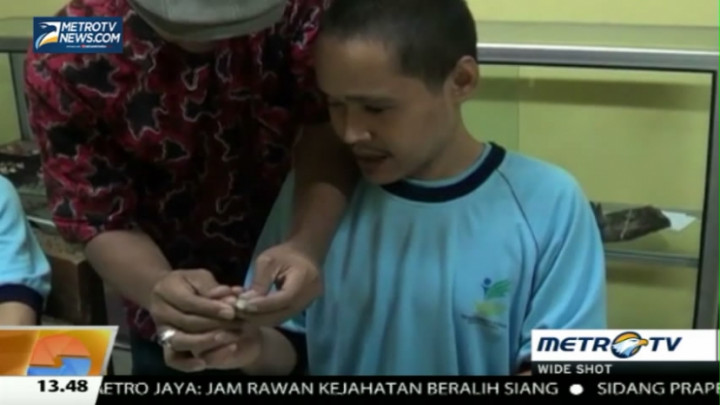 Tuna Netra di Bekasi Jadi Perajin Batu Akik