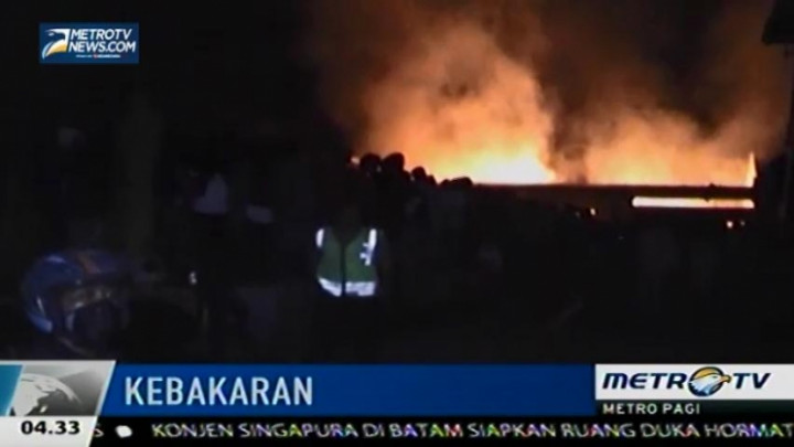 Sebuah Gudang Distributor Makanan Ludes Terbakar
