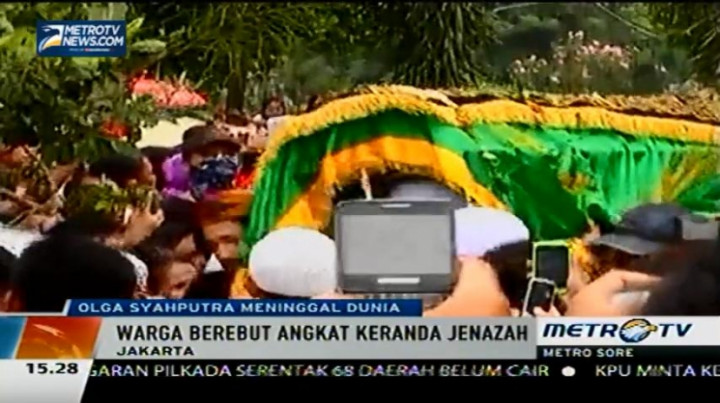 Suasana Pemakaman Olga Syahputra