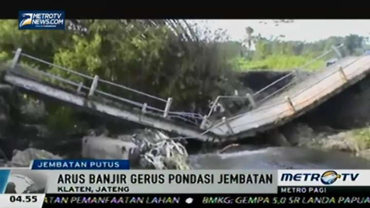 Jembatan Penghubung Tiga Kecamatan Putus Digerus Banjir