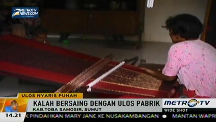 Kalah Bersaing dengan Pabrik, Kain Ulos Tenun Nyaris Punah