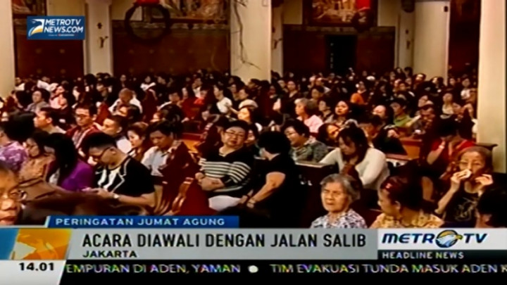 Peringati Jumat Agung, Ribuan Jemaat Padati Gereja Katedral