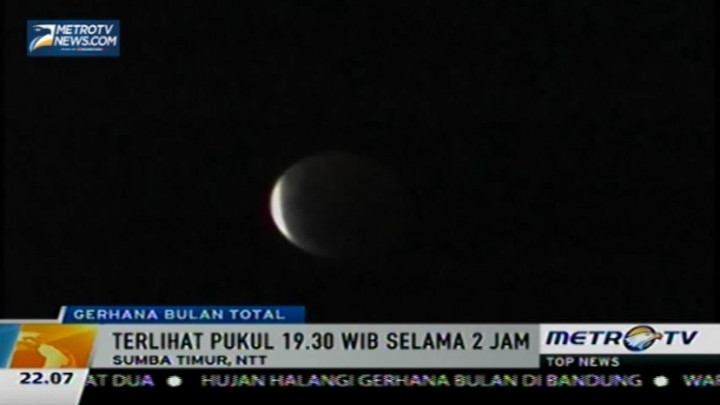 Gerhana Bulan Total Terlihat Jelas di Kota Waingapu