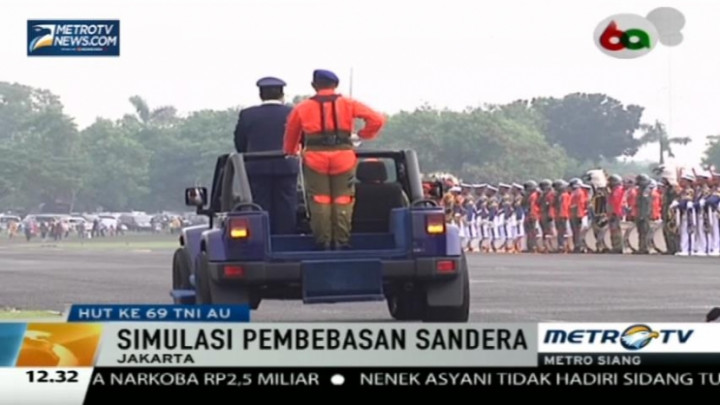 Simulasi Pembebasan Sandera Warnai HUT ke-69 TNI 