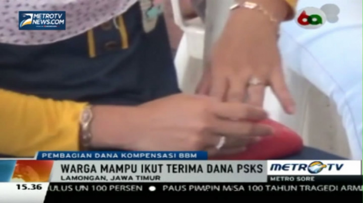 Penerima PSKS Memakai Perhiasan Emas