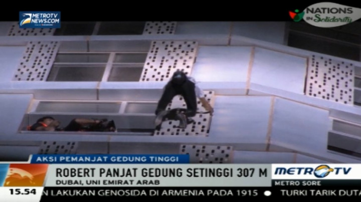 Wow, Manusia Laba-laba Panjat Gedung Tertinggi di Dubai