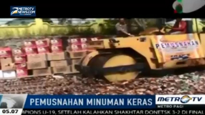 Ribuan Botol Miras Dimusnahkan