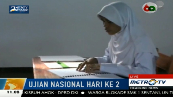 Siswi Tunanetra di Makassar Ikuti Ujian Nasional Sendirian 