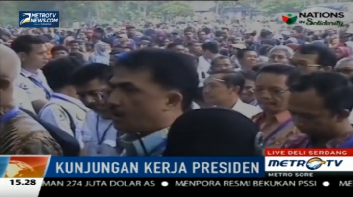  Meski Hujan, Warga Deli Serdang Tetap Antusias Nantikan Jokowi