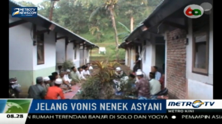 Jelang Sidang Vonis, Nenek Asyani Gelar Doa Bersama
