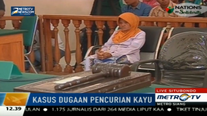 Warga dan Mahasiwa Turut Hadiri Sidang Vonis Nenek Asyani  