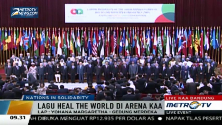 Lagu Heal The World Iringi Sesi Foto Bersama Delegasi KAA 