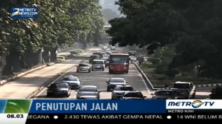 Jalur Busway di Depan Polda Metro Jaya Ditutup Sebulan