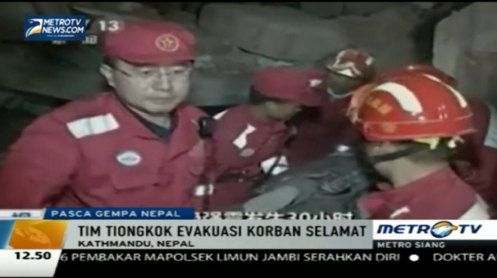 Tim Tiongkok Berhasil Evakuasi Seorang Korban Gempa Nepal 