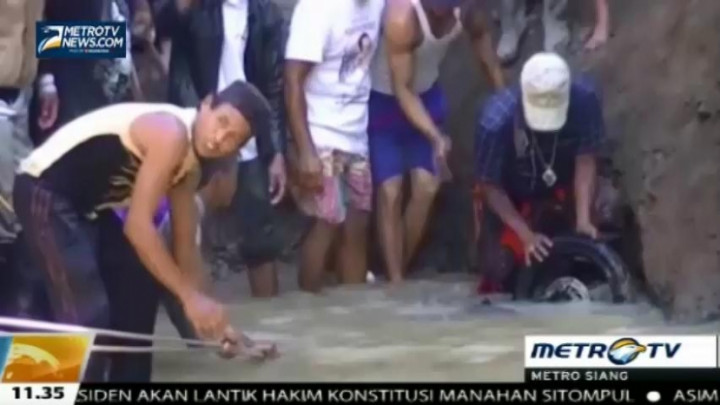 Jembatan Penghubung Antardesa Ambruk, Satu Tewas