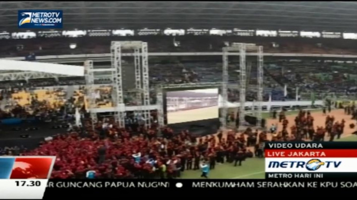 Seorang Pria Jatuh dari Atap Stadion GBK di Hari Buruh
