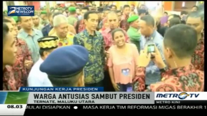 Kunjungan Kerja Jokowi ke Ternate Disambut Antusias Warga