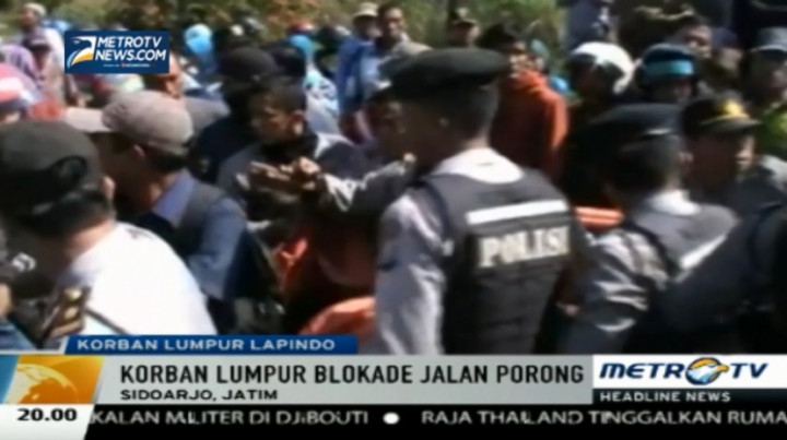 Ratusan Korban Lumpur Lapindo Blokir Jalan Raya Porong