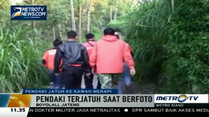 Cari Pendaki Jatuh, Tim SAR Buat Jalur Evakuasi Menuju Kawah Merapi