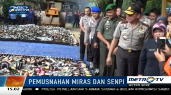 Kapolda Jabar Musnahkan 40 Ribu Botol Miras