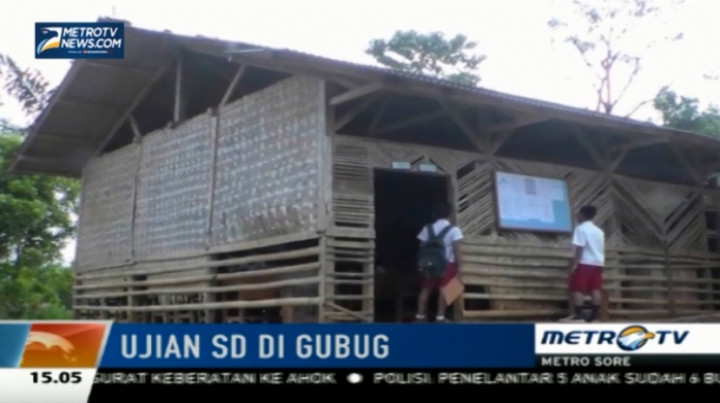 Miris, Puluhan Siswa SD Ini Ikuti UN di Gubuk