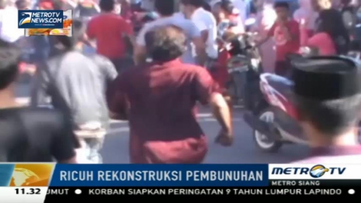 Rekonstruksi Pembunuhan Mahasiswi di Pinrang Diwarnai Kericuhan