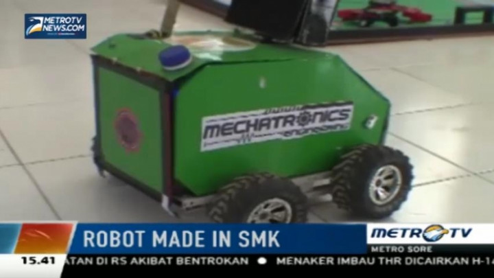 Siswa SMKN 2 Cimahi Sulap Barang Bekas Jadi Robot