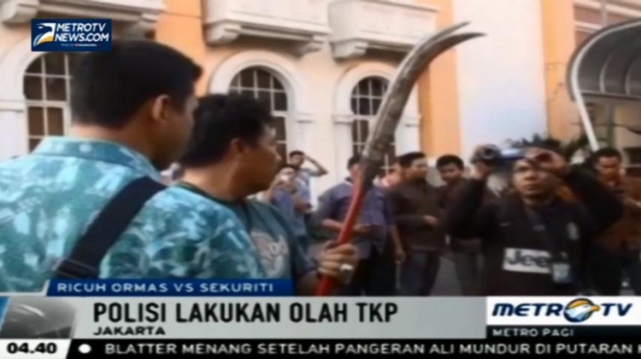 Polisi Gelar Olah TKP Bentrok Keamanan MOI dengan Ormas
