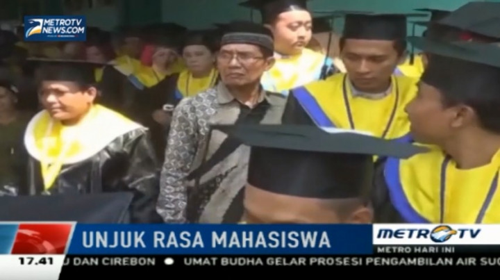 Puluhan Mahasiswa Undar Demo Tolak Wisuda Ilegal 