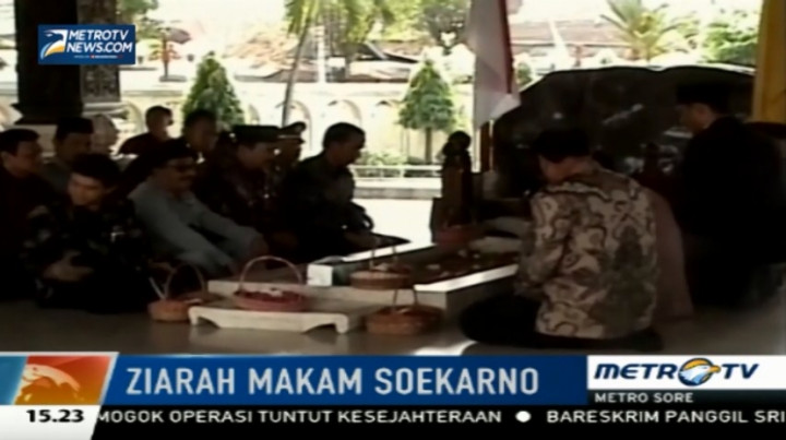 Jokowi Ziarah ke Makam Bung Karno 