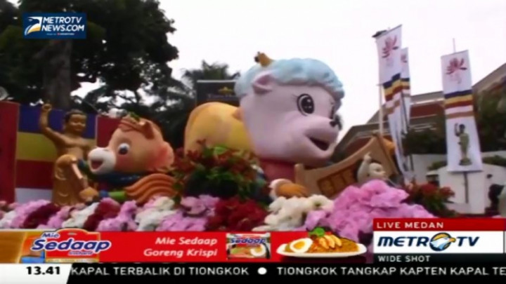  Mobil Hias Ramaikan Perayaan Waisak di Medan 