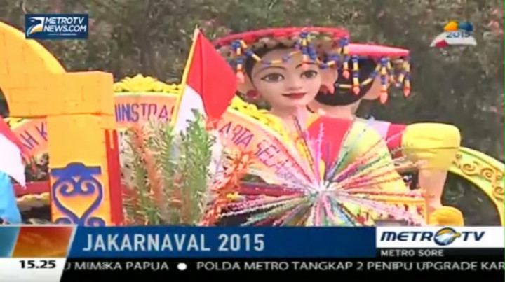 Ragam Mobil Hias Ramaikan Jakarnaval 2015